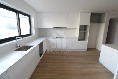 Moradia T4 para Venda em Ferreiros e Gondizalves