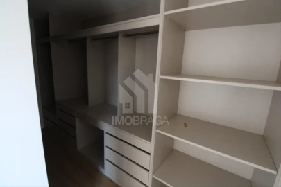 Moradia T4 para Venda em Ferreiros e Gondizalves