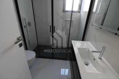 Moradia T4 para Venda em Ferreiros e Gondizalves
