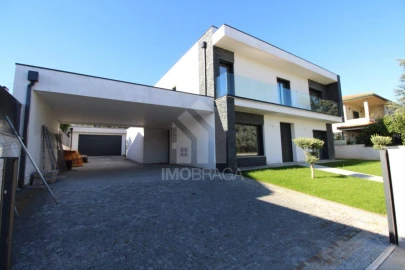 Moradia T4 para Venda em Ferreiros e Gondizalves
