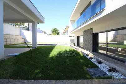 Moradia T4 para Venda em Ferreiros e Gondizalves