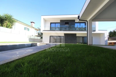Moradia T4 para Venda em Ferreiros e Gondizalves