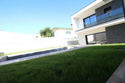 Moradia T4 para Venda em Ferreiros e Gondizalves