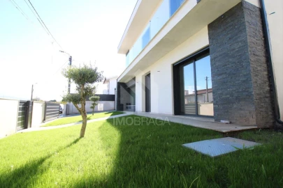 Moradia T4 para Venda em Ferreiros e Gondizalves