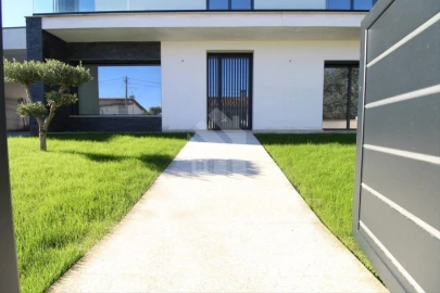 Moradia T4 para Venda em Ferreiros e Gondizalves
