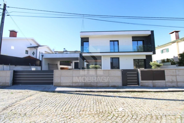 Moradia T4 para Venda em Ferreiros e Gondizalves Foto 3