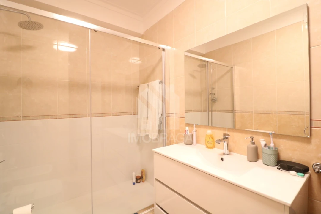 Apartamento T2 para Venda em Nogueira, Fraião e Lamaçães Foto 10