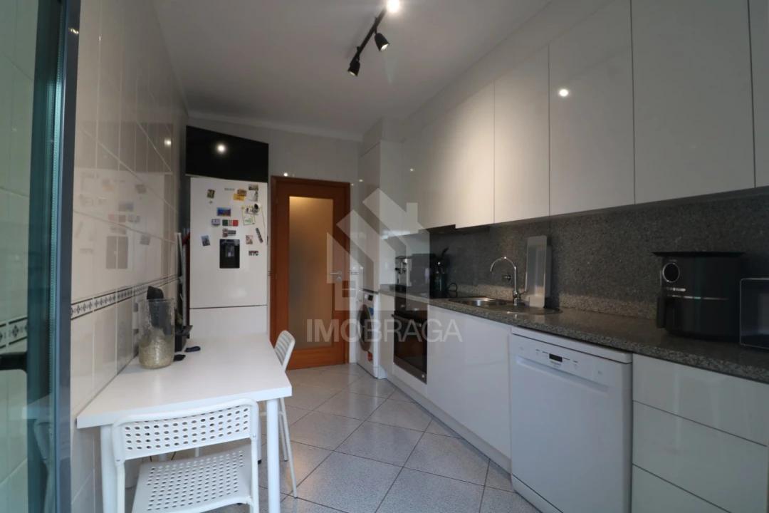 Apartamento T2 para Venda em Nogueira, Fraião e Lamaçães Foto 19