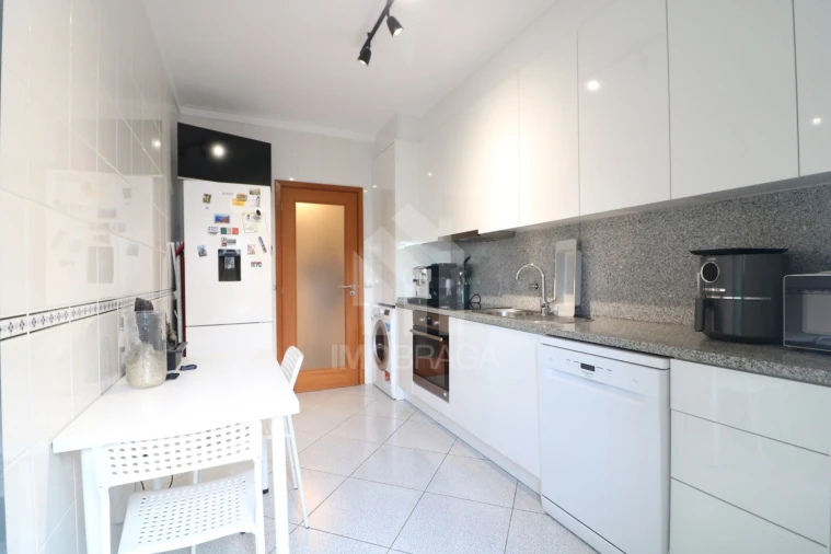 Apartamento T2 para Venda em Nogueira, Fraião e Lamaçães Foto 2