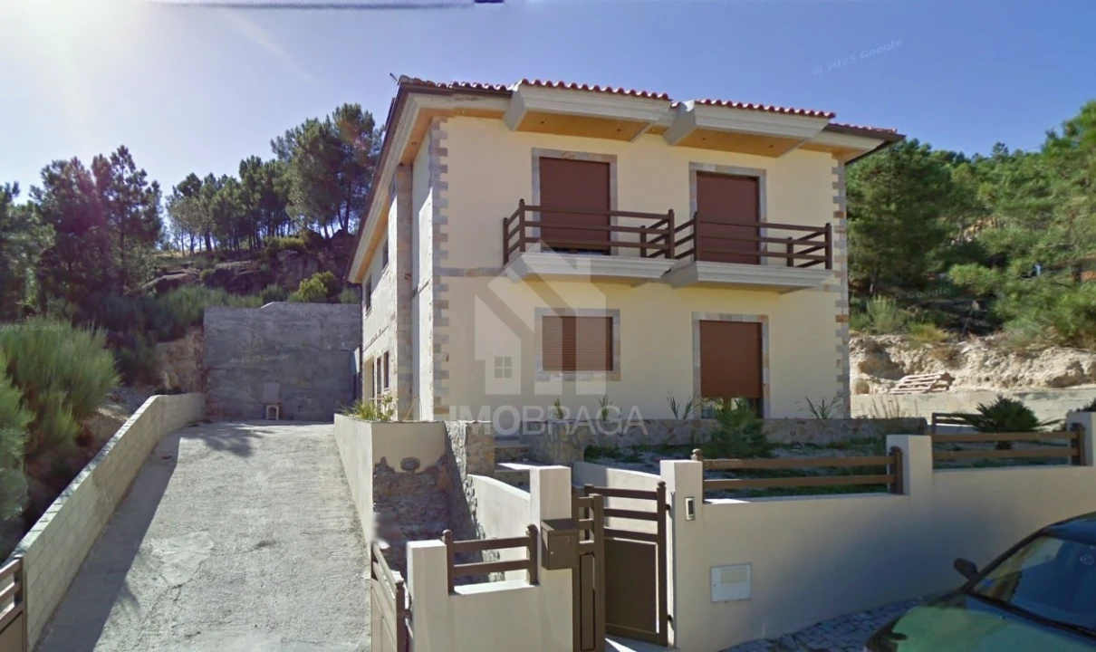 Moradia T4 para Venda em Alijo Foto 1