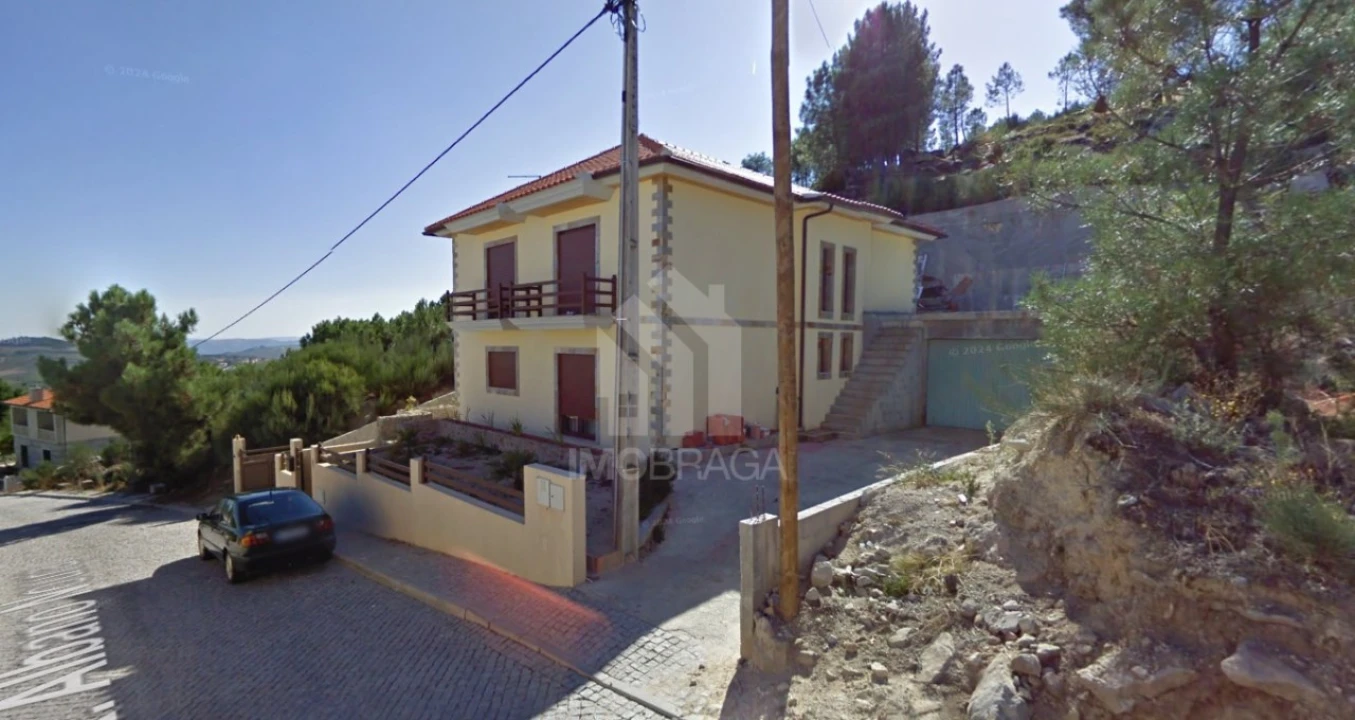 Moradia T4 para Venda em Alijo Foto 4