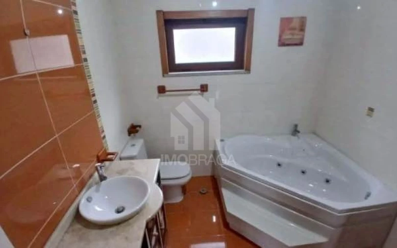 Moradia T4 para Venda em Alijo Foto 8