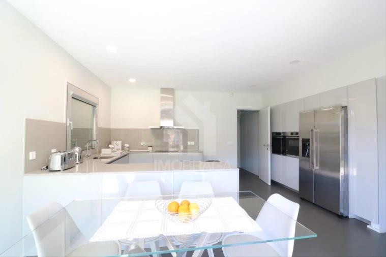 Moradia T4 para Venda em Este (São Pedro e São Mamede) Foto 4