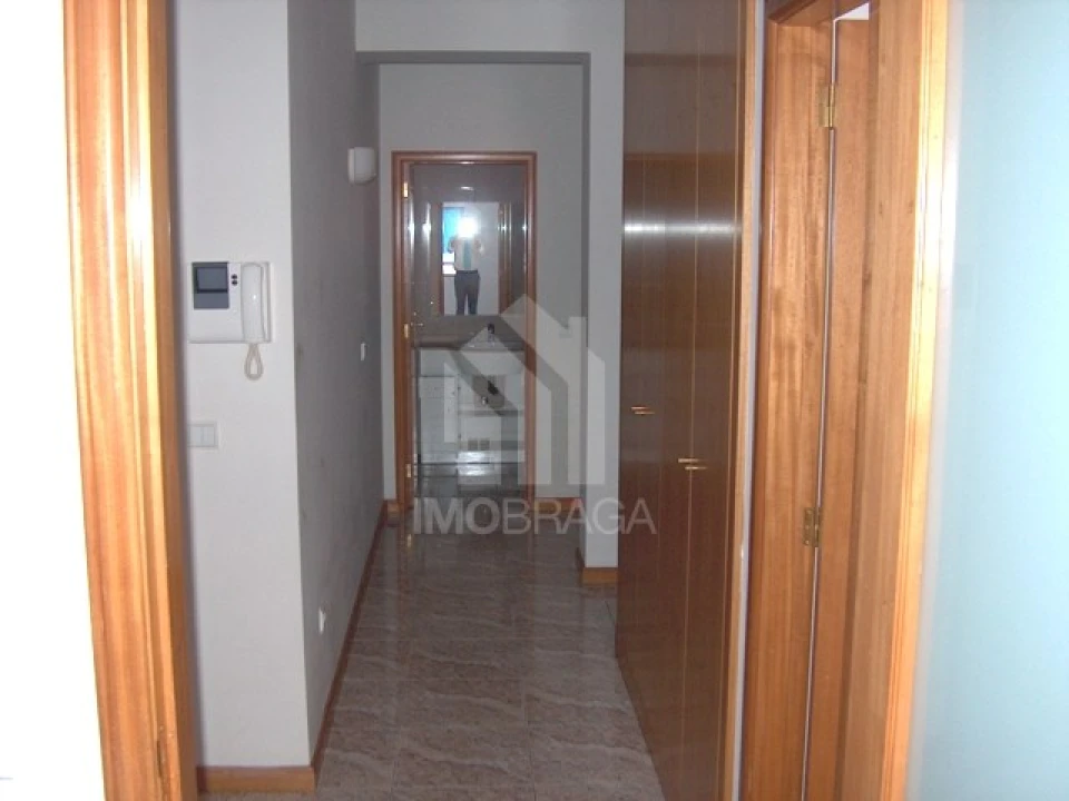 Apartamento T2 para Venda em Nogueira, Fraião e Lamaçães Foto 16