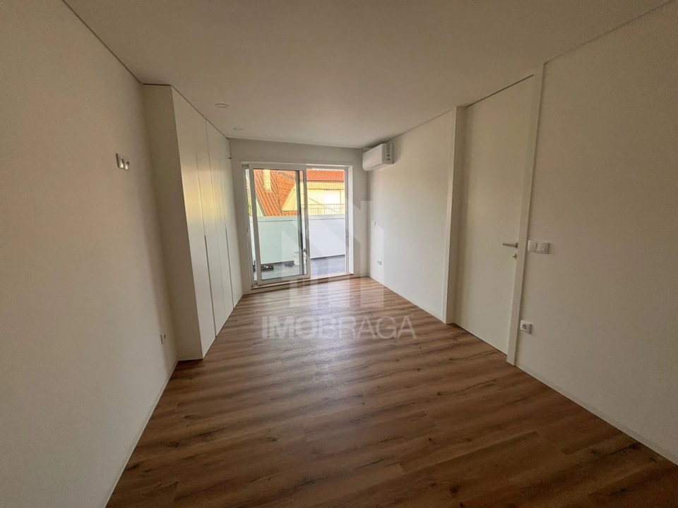 Apartamento T1 para Venda em Amares e Figueiredo Foto 11