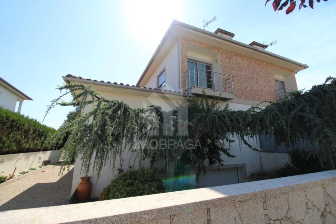 Moradia T4 para Venda em Rendufe Foto 4