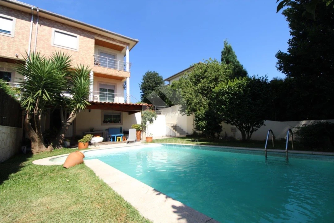 Moradia T4 para Venda em Rendufe Foto 1