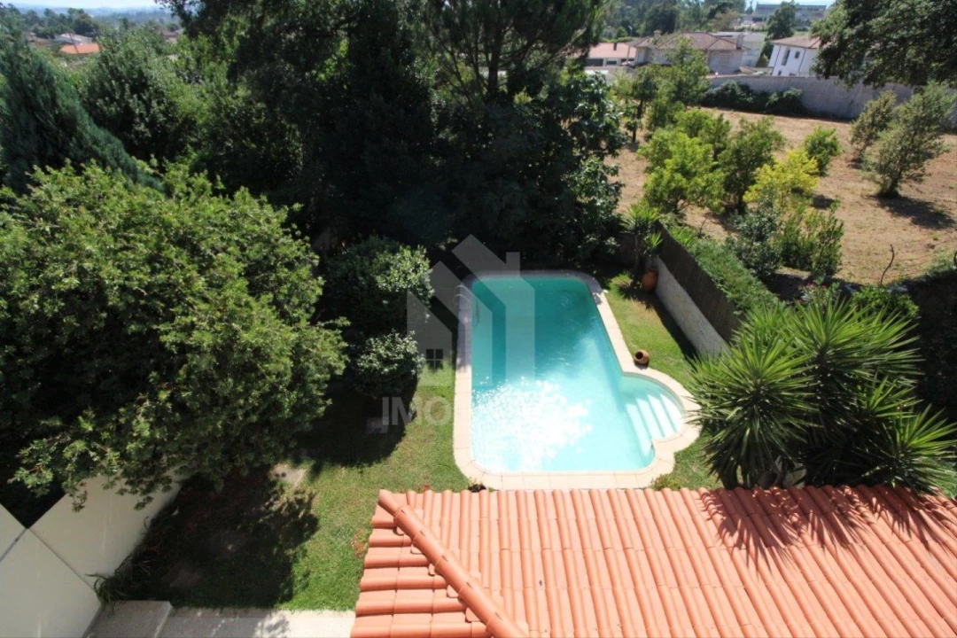 Moradia T4 para Venda em Rendufe Foto 30