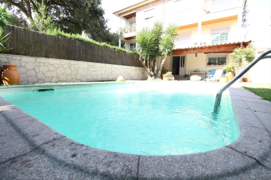 Moradia T4 para Venda em Rendufe Foto 50