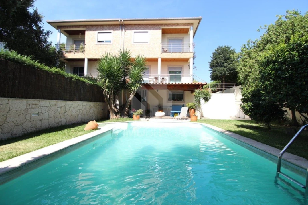 Moradia T4 para Venda em Rendufe Foto 3