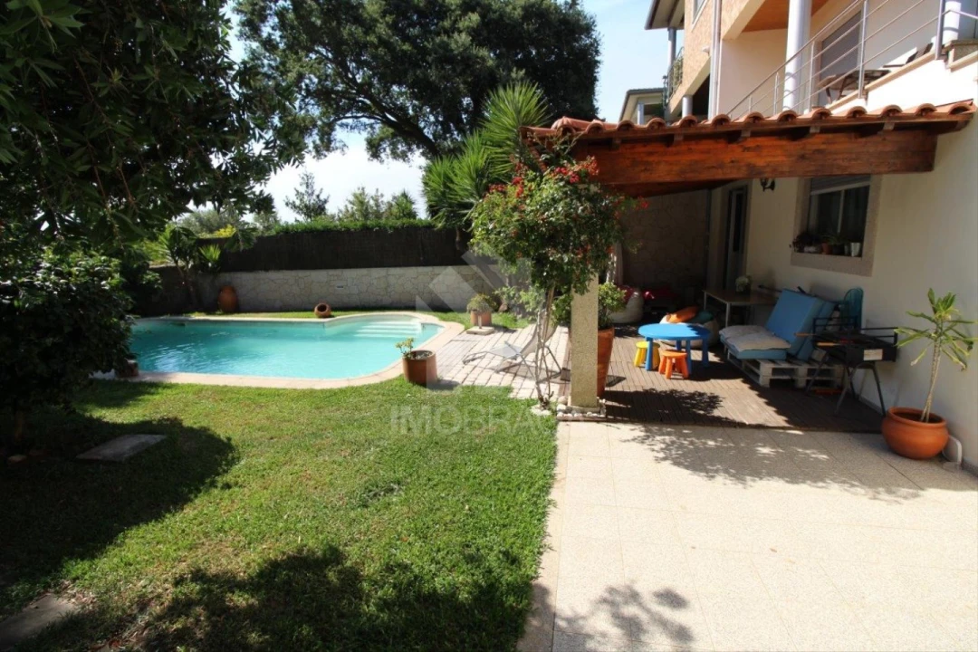 Moradia T4 para Venda em Rendufe Foto 57