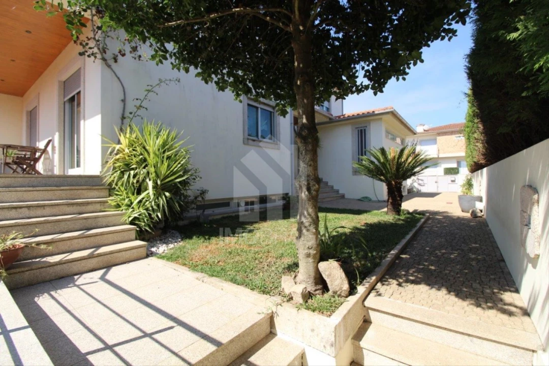 Moradia T4 para Venda em Rendufe Foto 59