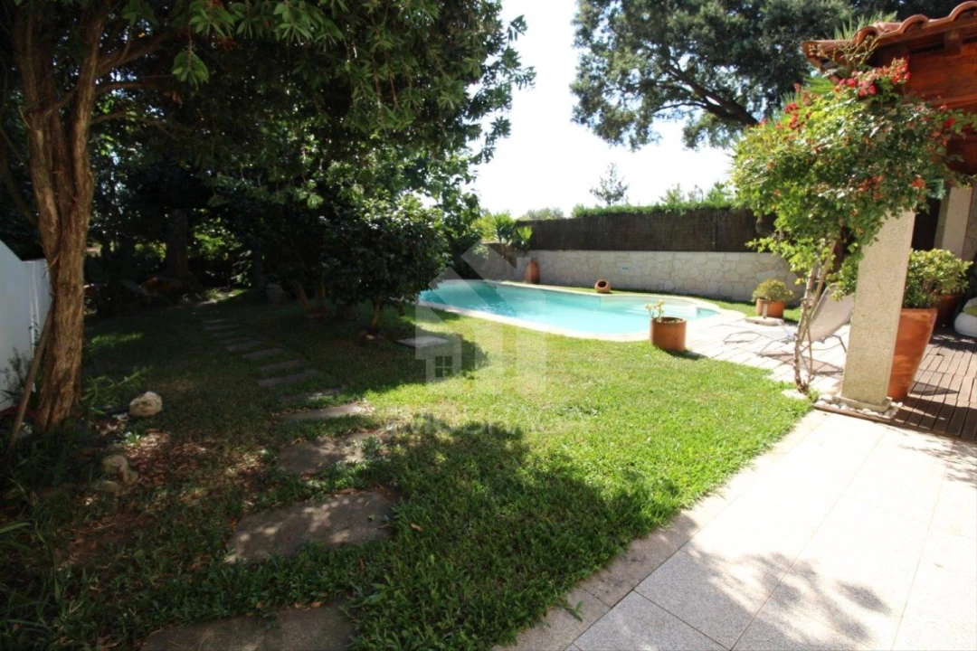 Moradia T4 para Venda em Rendufe Foto 65