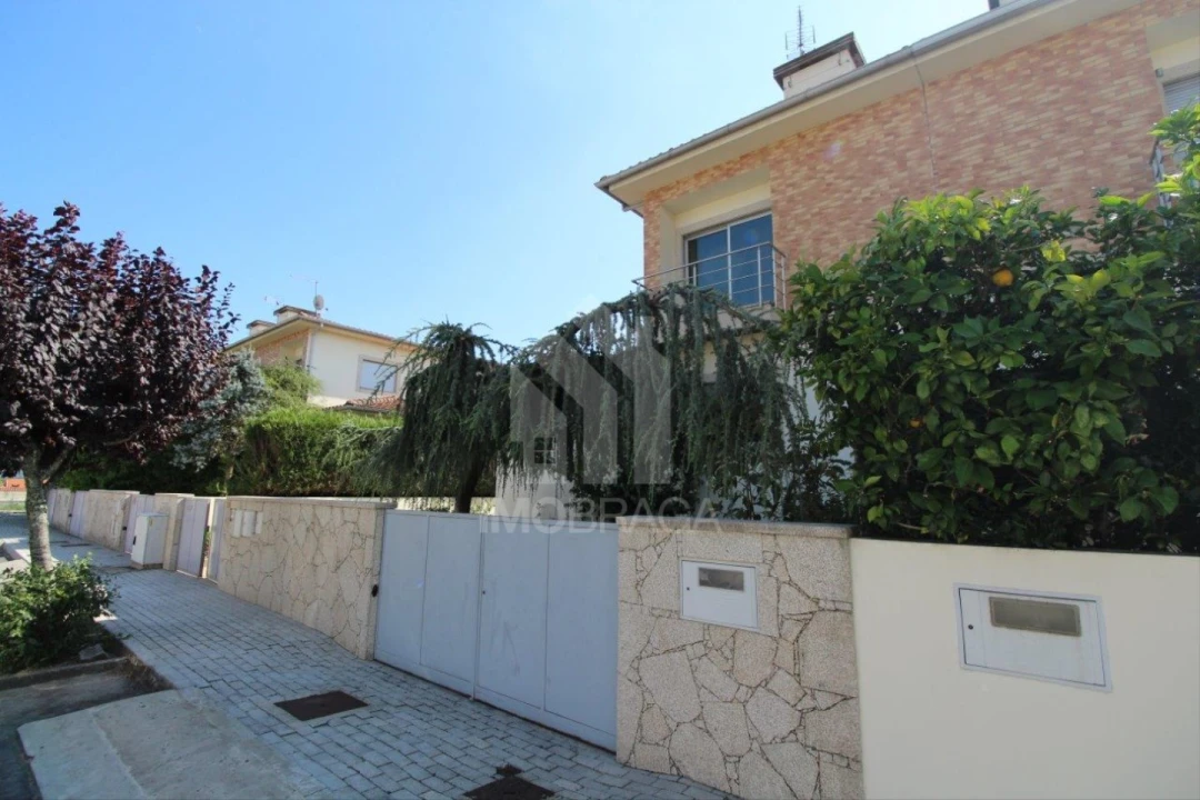 Moradia T4 para Venda em Rendufe Foto 69