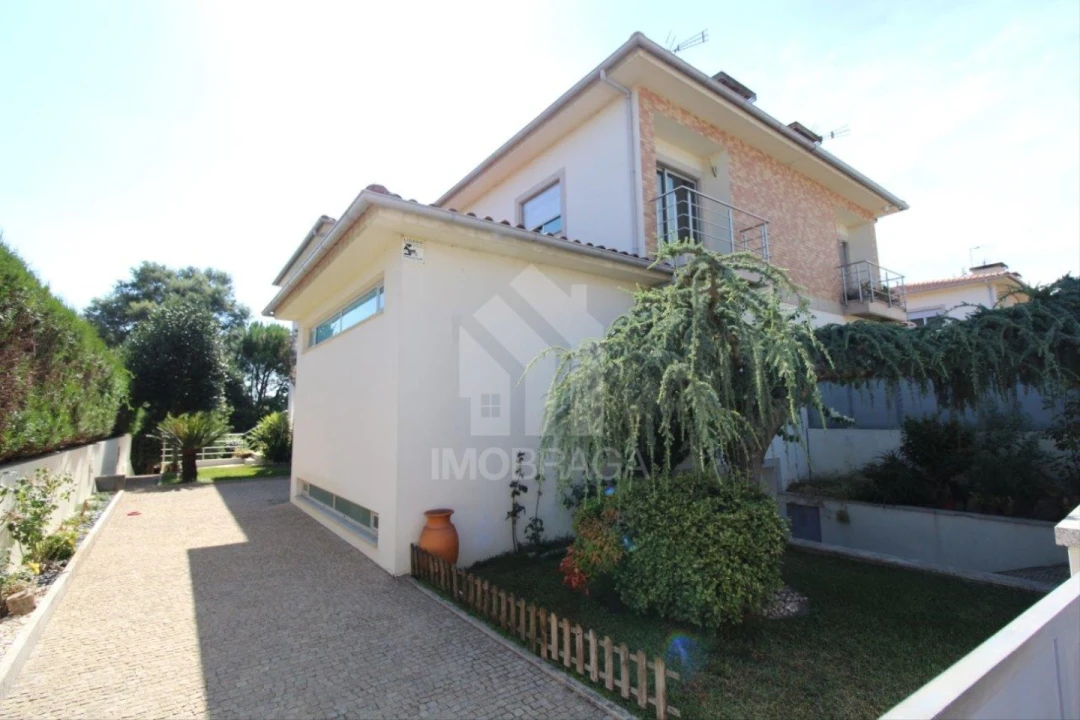 Moradia T4 para Venda em Rendufe Foto 73