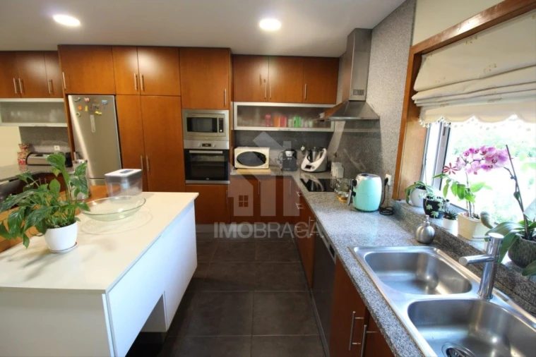 Moradia T4 para Venda em Rendufe Foto 12