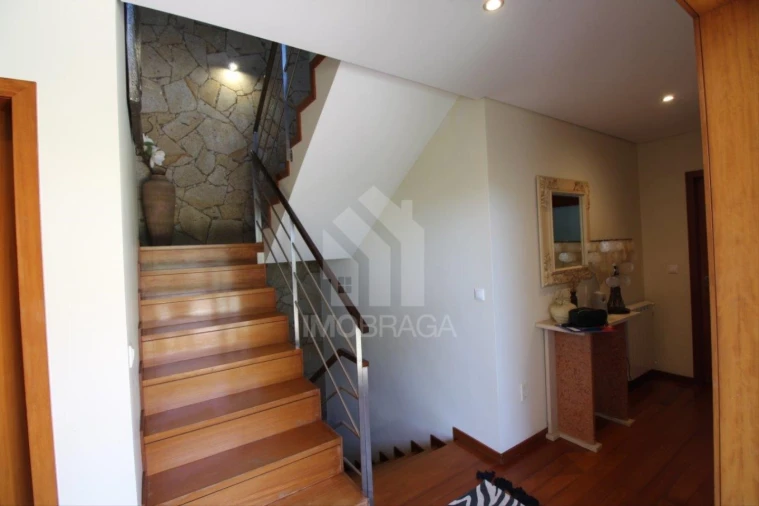 Moradia T4 para Venda em Rendufe Foto 20