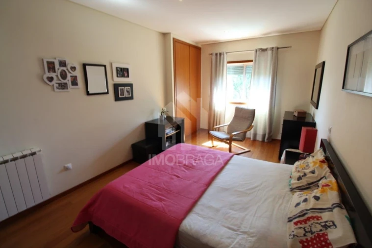 Moradia T4 para Venda em Rendufe Foto 24