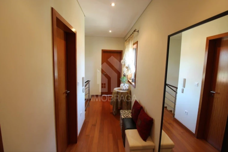 Moradia T4 para Venda em Rendufe Foto 32