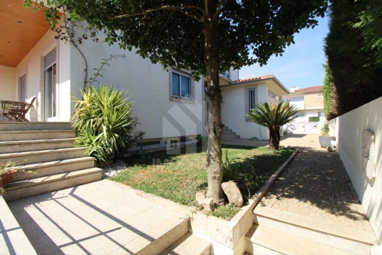 Moradia T4 para Venda em Rendufe Foto 59