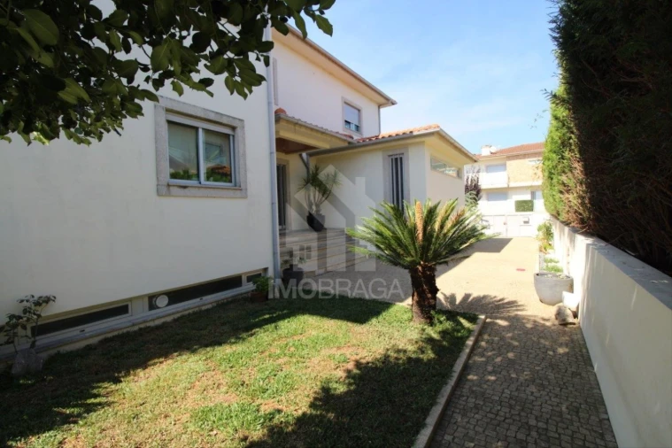 Moradia T4 para Venda em Rendufe Foto 60