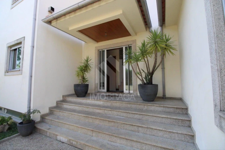 Moradia T4 para Venda em Rendufe Foto 77