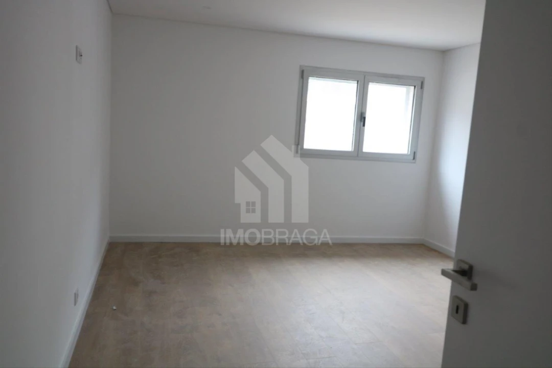 Apartamento T3 para Venda em Azurem Foto 28