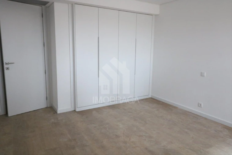 Apartamento T3 para Venda em Azurem Foto 32