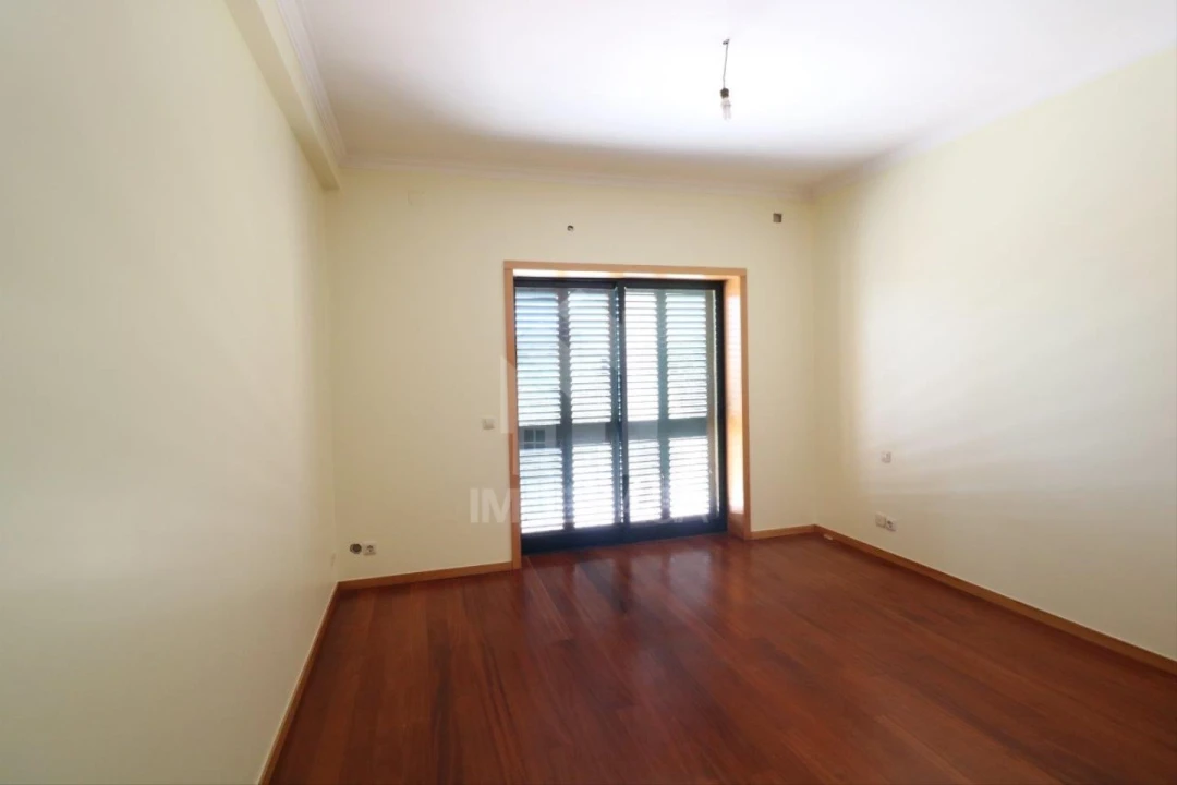 Moradia T4 para Venda em Lago Foto 28