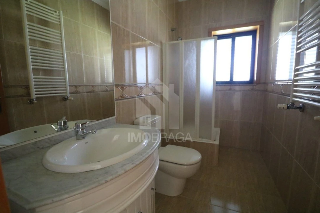 Moradia T4 para Venda em Lago Foto 31