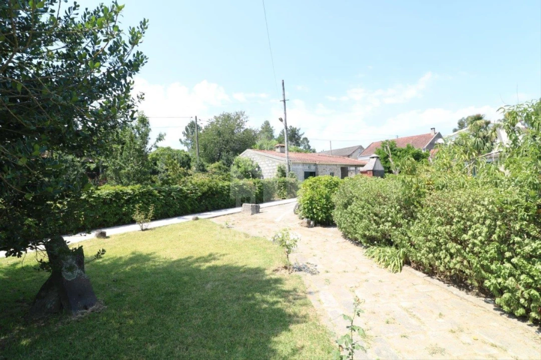 Moradia T4 para Venda em Lago Foto 40