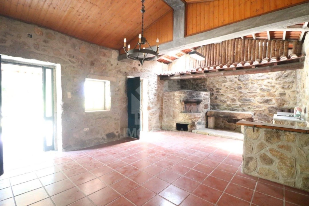 Moradia T4 para Venda em Lago Foto 48