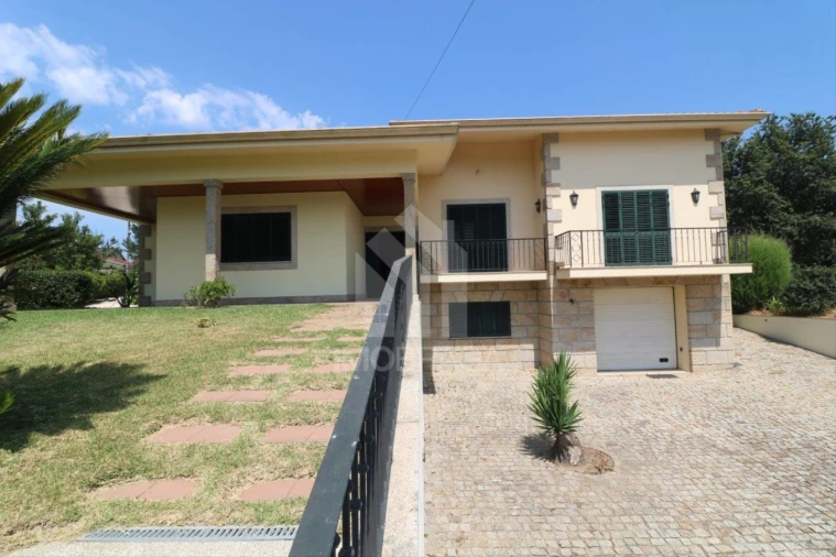 Moradia T4 para Venda em Lago Foto 2