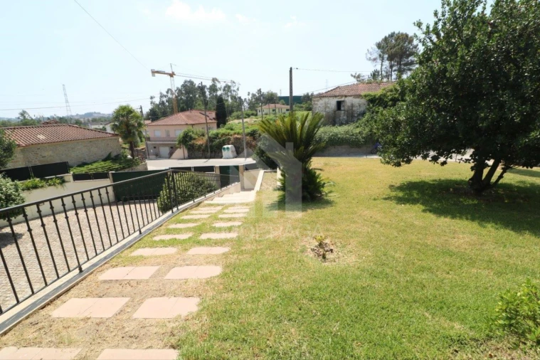 Moradia T4 para Venda em Lago Foto 9