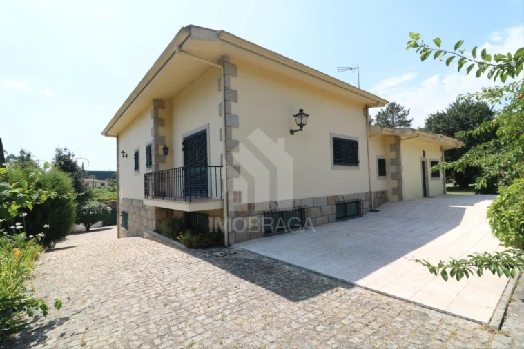 Moradia T4 para Venda em Lago Foto 19