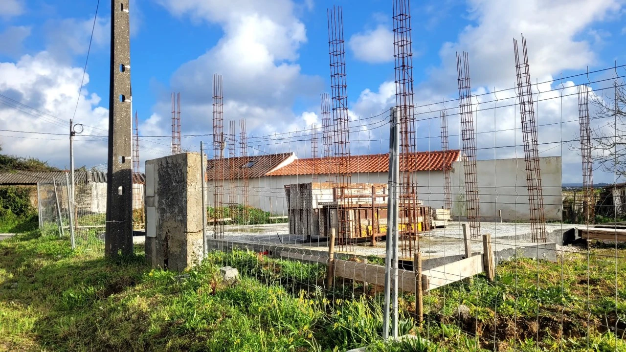 Terreno para Venda em Cela Foto 3