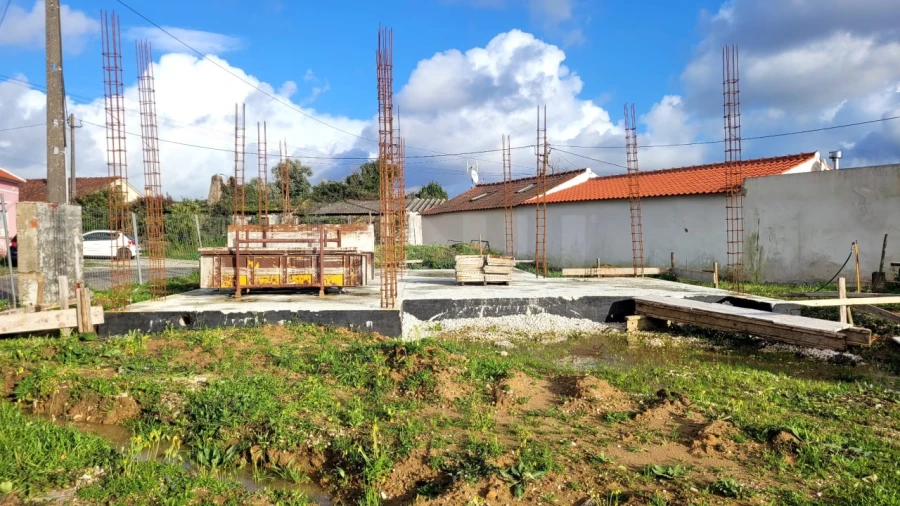 Terreno para Venda em Cela Foto 1