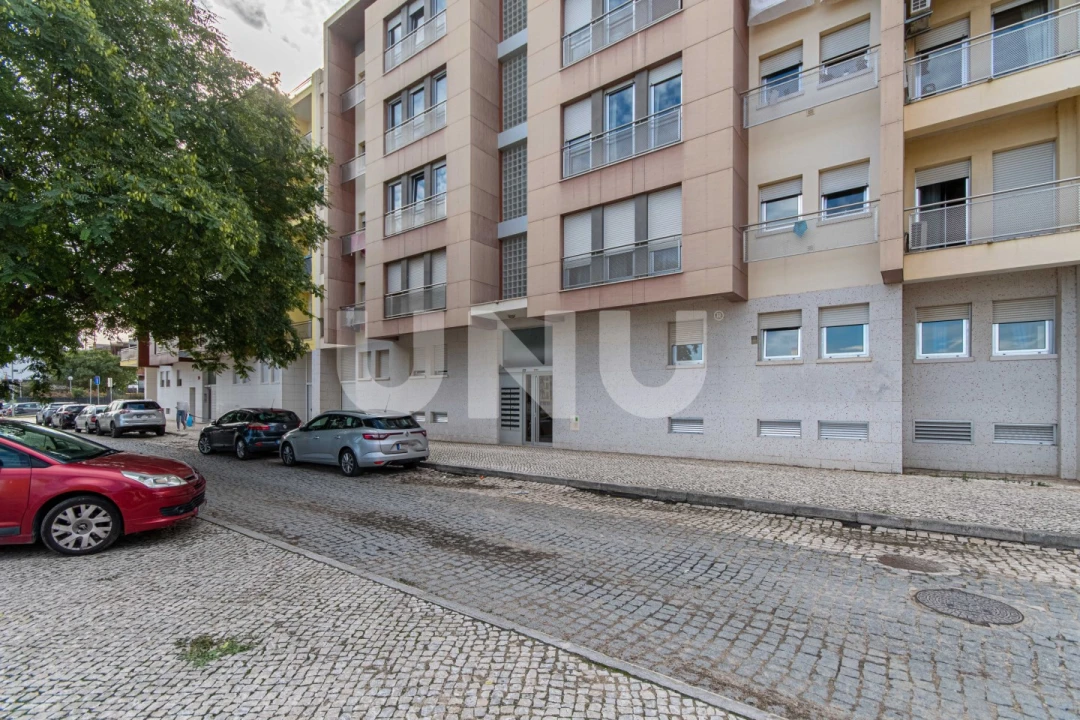 Apartamento T4 para Venda em Camarate, Unhos e Apelação Foto 31