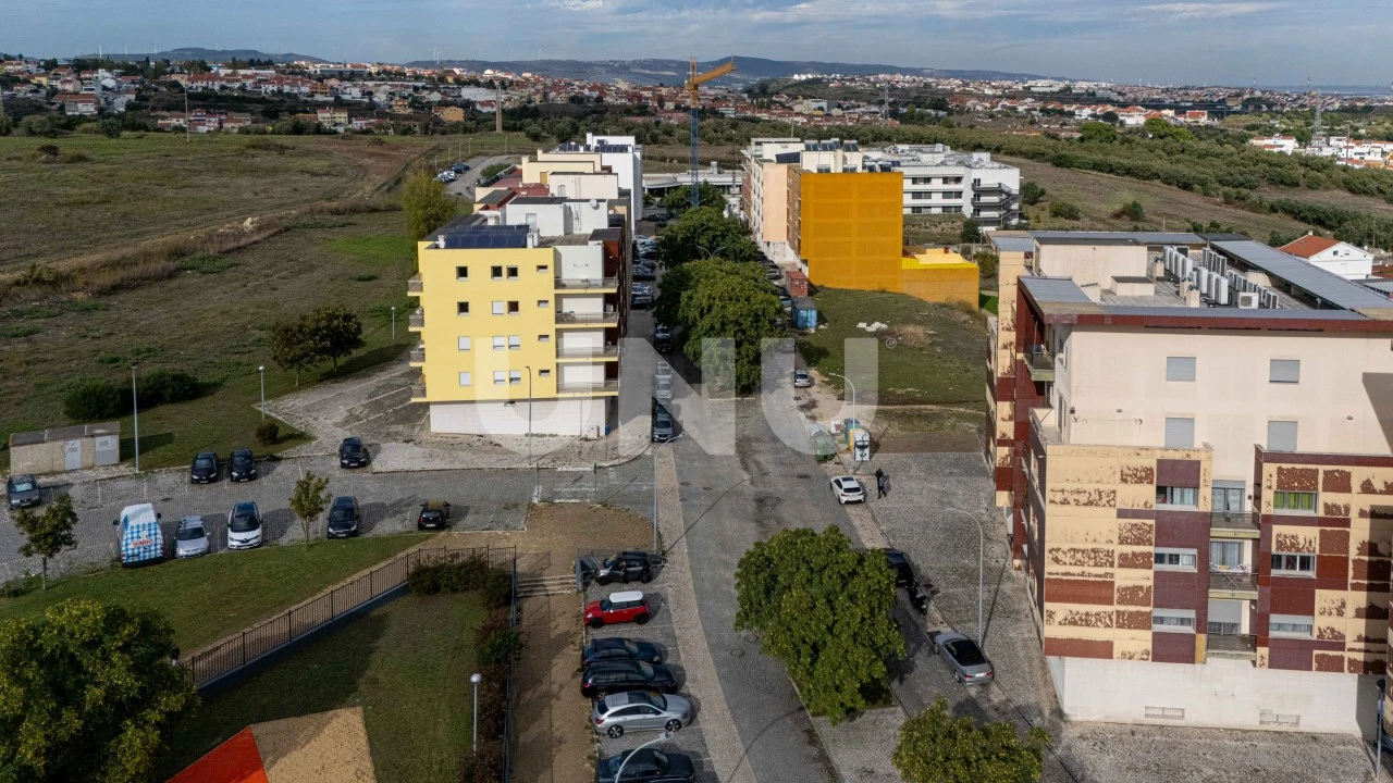 Apartamento T4 para Venda em Camarate, Unhos e Apelação Foto 37