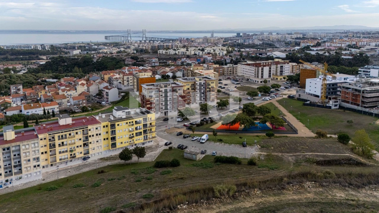 Apartamento T4 para Venda em Camarate, Unhos e Apelação Foto 40